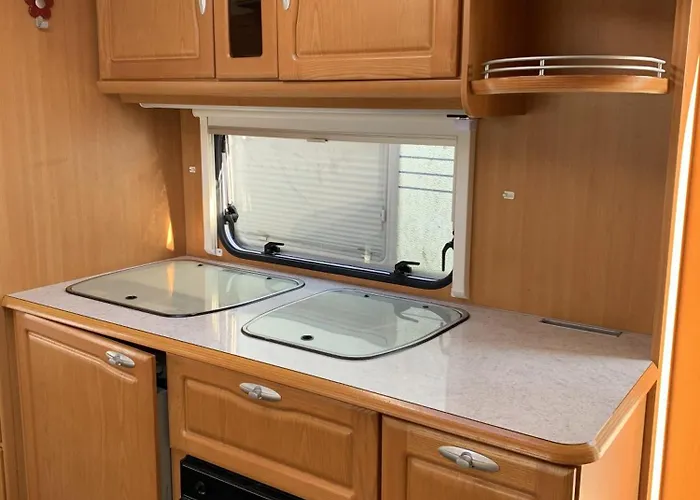 אתר קמפינג Przyczepy Kempingowe 6 Kitepl - Kite & Wind & Wing Chałupy